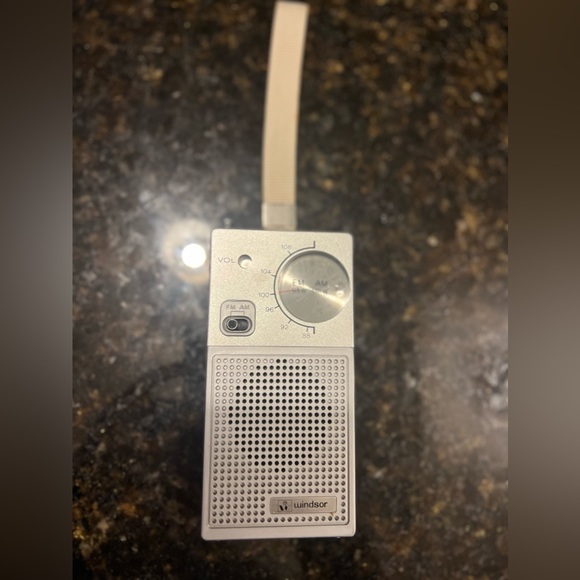 Vintage Windsor Transistor Pocket Radio Model 2024 Tested - Picture 5 of 5